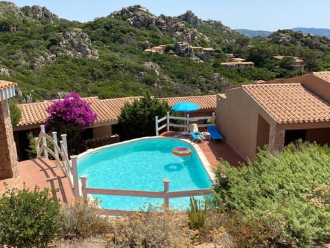 Property building, Natural landscape, Mountain view, Pool view, Swimming pool, Swimming pool, sunbed