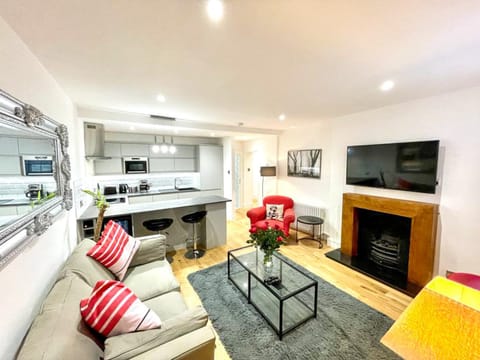 Kitchen or kitchenette, Living room, Seating area, kitchen, kitchen