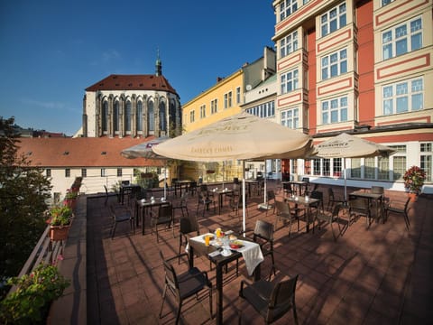 Restaurant/places to eat, Balcony/Terrace, Food, Drinks