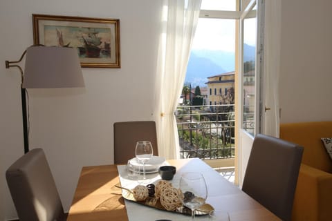 Natural landscape, View (from property/room), Balcony/Terrace, Living room, Seating area, Dining area, Mountain view