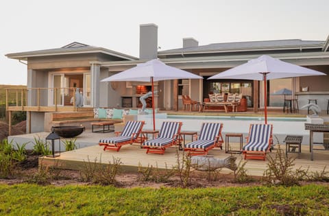 Property building, Patio, Spring, Day, Natural landscape, Garden, Living room, Seating area, Pool view, Swimming pool, sunbed