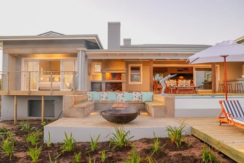 Property building, Patio, BBQ facilities, Garden, View (from property/room), Balcony/Terrace, Seating area, Garden view, sunbed