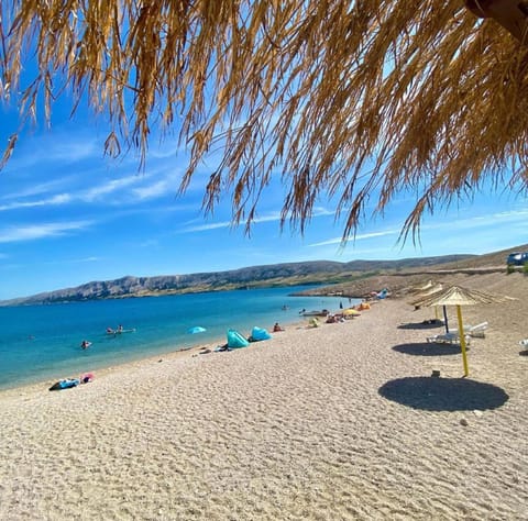 Nearby landmark, Natural landscape, sunbed