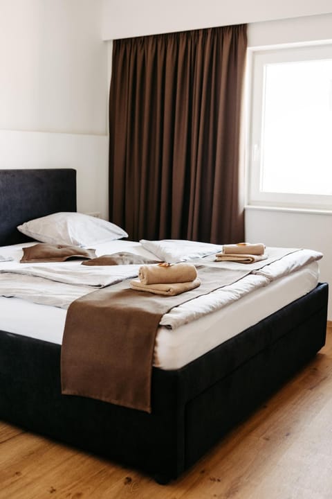 Photo of the whole room, Bedroom, towels