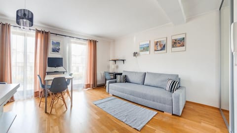 TV and multimedia, Seating area, Dining area