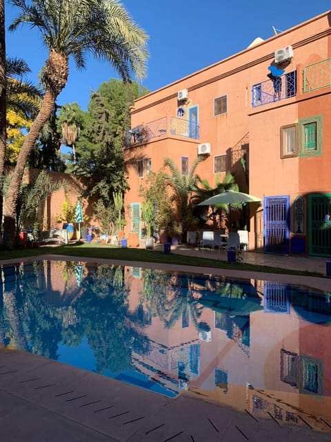 Property building, Day, Pool view, Swimming pool, sunbed