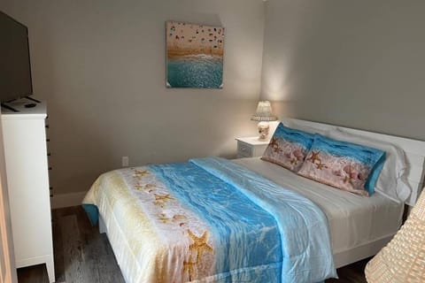 Siesta Key Village-Suite #4: A block to the Beach! Apartment in Siesta Beach