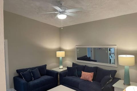 Siesta Key Village-Suite #4: A block to the Beach! Apartment in Siesta Beach