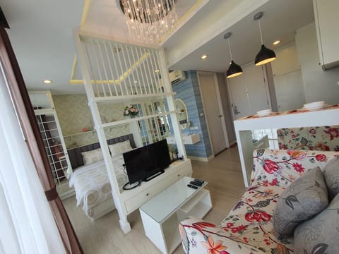 Communal lounge/ TV room, TV and multimedia, Living room