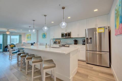 Sunset Dreams 304 Modern Madeira Beach Condo Heated Pool & Walk to Beach Apartment in Redington Beach