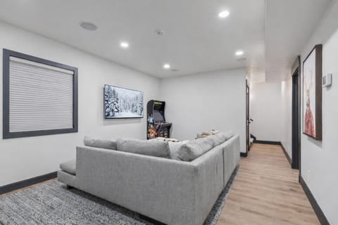 909 Snowy Cottage by SkyRun Park City House in Park City