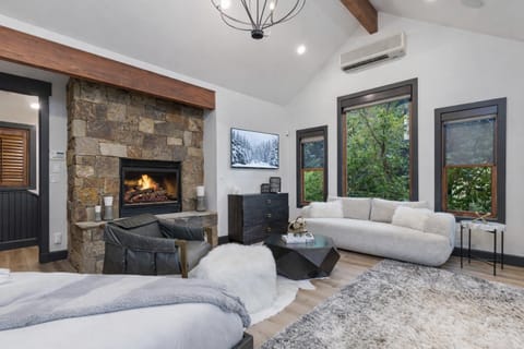 909 Snowy Cottage by SkyRun Park City House in Park City