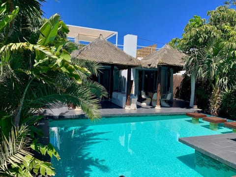 Swimming pool, Swimming pool