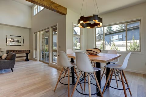 Outback House in Deschutes River Woods