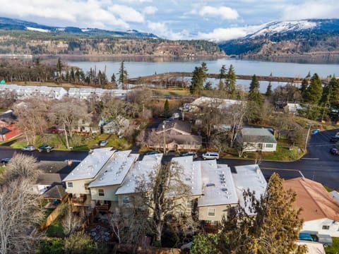 Urban Loft 30 day minimum House in Hood River