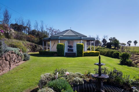 Property building, Day, Garden, Garden view, Swimming pool
