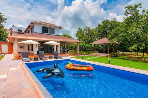 Property building, Swimming pool
