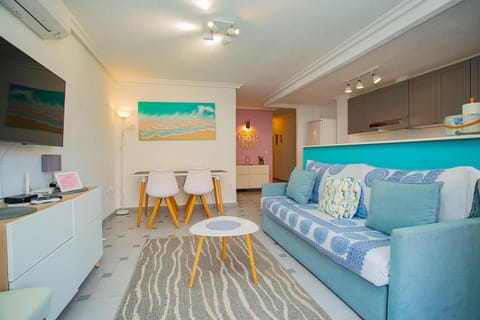 TV and multimedia, Living room, Seating area, Dining area, air conditioner