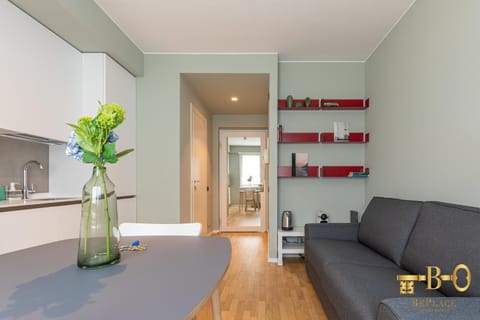 Day, Living room, Seating area