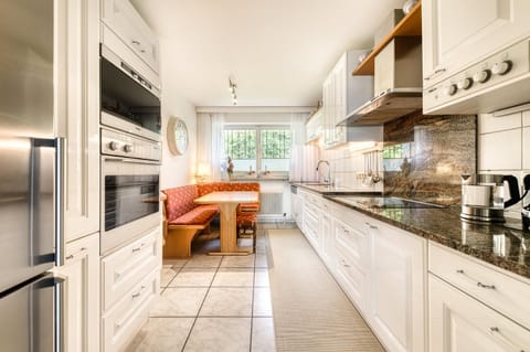 Kitchen or kitchenette, Dining area, Food