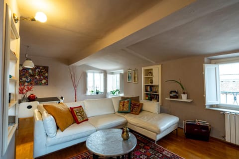 Cozy apartment with a view on the city walls Apartment in Capannori