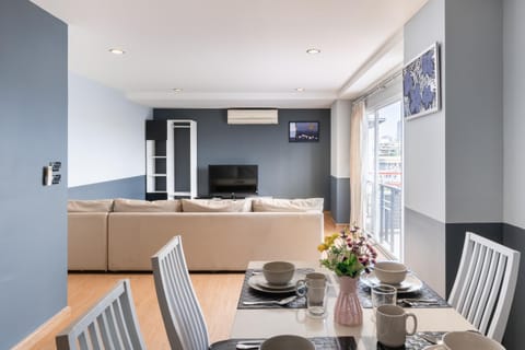 TV and multimedia, Kitchen or kitchenette, Seating area, Dining area, air conditioner
