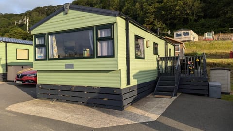 Gloria Stay - Aberystwyth Caravan Campground/ 
RV Resort in Tirymynach