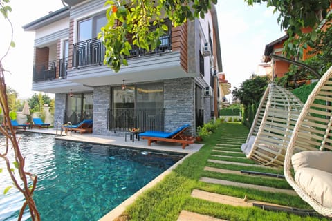 Property building, Swimming pool
