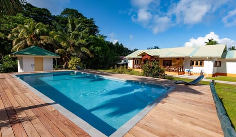 Property building, Garden, Garden view, Pool view, Swimming pool