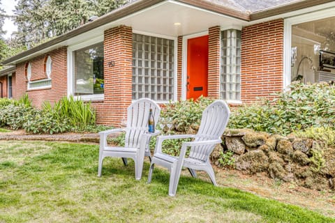 Lake Oswego Mid-Century House in Lake Oswego