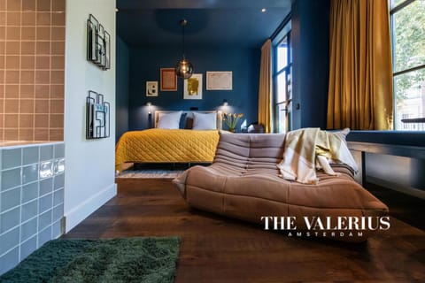 Bed, Living room, Photo of the whole room, Seating area, Bedroom