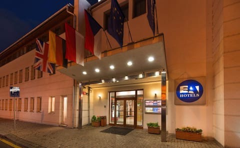Facade/entrance