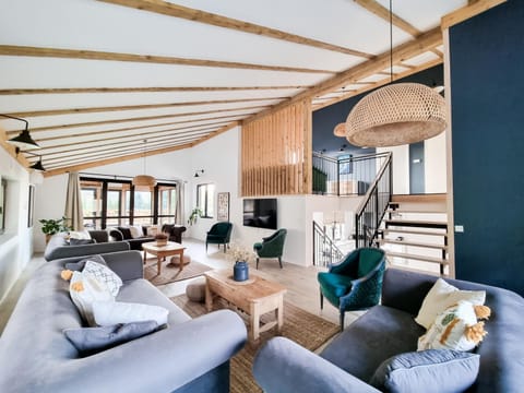 TV and multimedia, Living room, Seating area