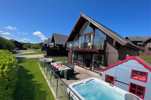 Property building, Hot Tub