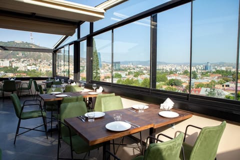 Balcony/Terrace, City view, Mountain view