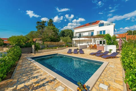 Property building, Swimming pool, Swimming pool