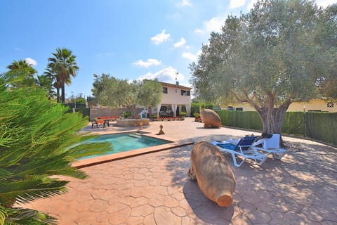 Property building, Patio, Off site, Day, Garden, Balcony/Terrace, Garden view, Pool view, Swimming pool, Swimming pool, sunbed, sunbed