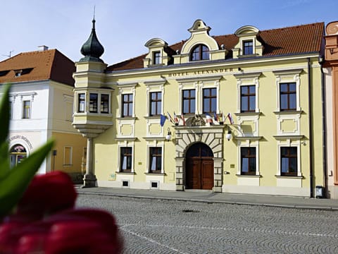 Property building, Day
