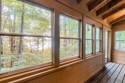 Lake View Cottage House in Wayne