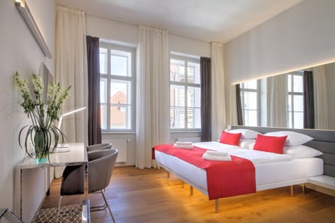 Bed, Photo of the whole room, Seating area, Bedroom