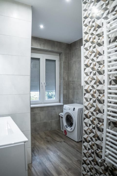 Bathroom, washing machine