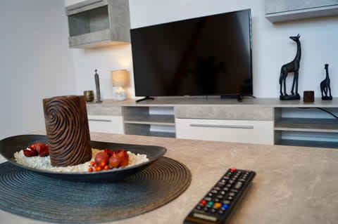 Communal lounge/ TV room, TV and multimedia, Living room, Evening entertainment