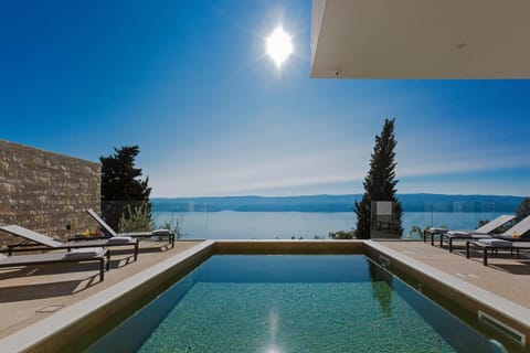 Sea view, Swimming pool, sunbed