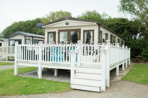 Blackpool caravans Marton mere Campground/ 
RV Resort in Blackpool