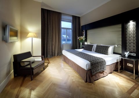 Bed, Photo of the whole room, Decorative detail, Bedroom