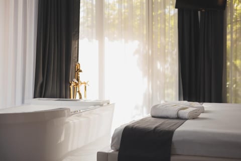 Bedroom, Bath