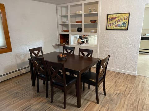 Charming and cozy downtown Bozeman 3 bedroom condo Walk to dinner and drinks Apartment in Bozeman