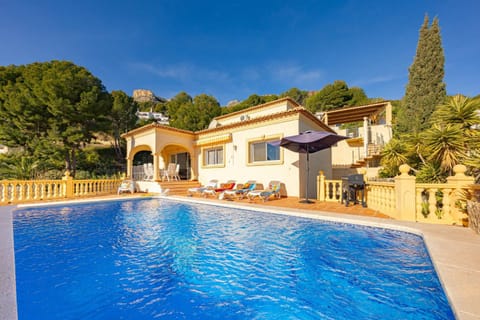 Property building, Facade/entrance, Off site