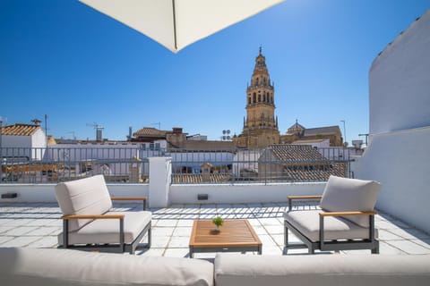 View (from property/room), Balcony/Terrace, City view, Landmark view