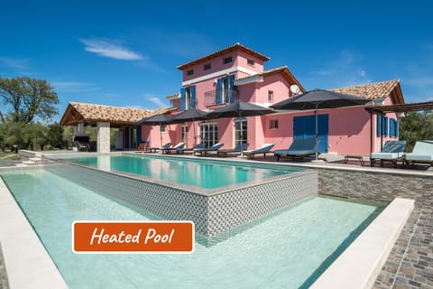 Property building, Hot Tub, Swimming pool
